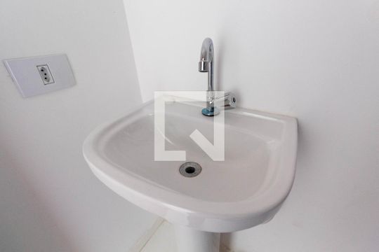 Banheiro de apartamento à venda com 1 quarto, 29m² em Vila São Geraldo, São Paulo