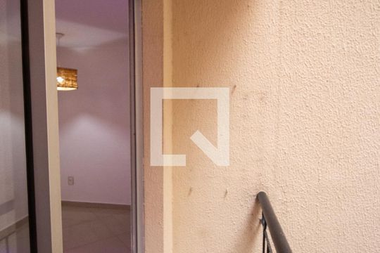 Sala / Varanda de apartamento à venda com 2 quartos, 58m² em Vila Carmosina, São Paulo