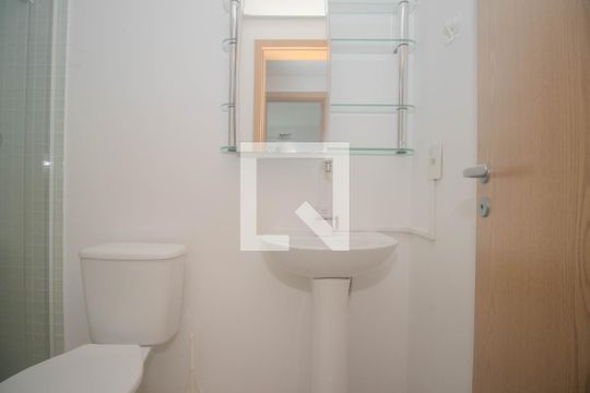 Banheiro de apartamento à venda com 2 quartos, 54m² em Jardim Carvalho, Porto Alegre