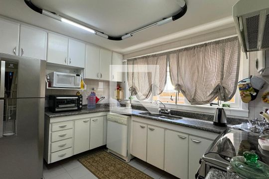 Cozinha de casa de condomínio à venda com 5 quartos, 600m² em Residencial Dez (alphaville), Santana de Parnaíba