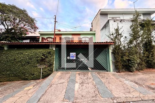 Fachada de casa à venda com 3 quartos, 150m² em Vila Pires, Santo André