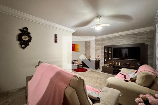 Sala de casa à venda com 3 quartos, 150m² em Vila Pires, Santo André