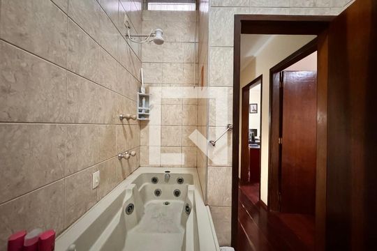 Banheiro de casa à venda com 3 quartos, 150m² em Vila Pires, Santo André