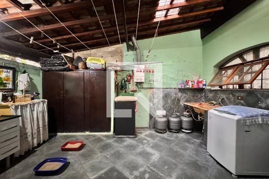 Lavanderia de casa à venda com 3 quartos, 150m² em Vila Pires, Santo André