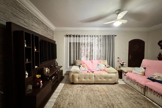 Sala  de casa à venda com 3 quartos, 150m² em Vila Pires, Santo André