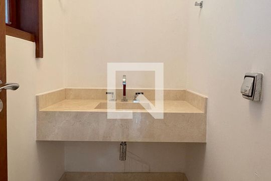 Lavabo de casa de condomínio para alugar com 4 quartos, 450m² em Alphaville, Santana de Parnaíba