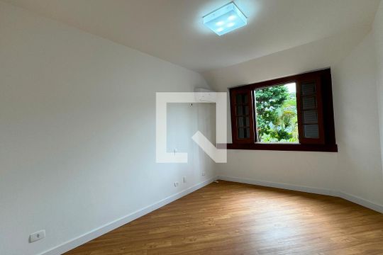 Suíte 1 de casa de condomínio para alugar com 4 quartos, 450m² em Alphaville, Santana de Parnaíba
