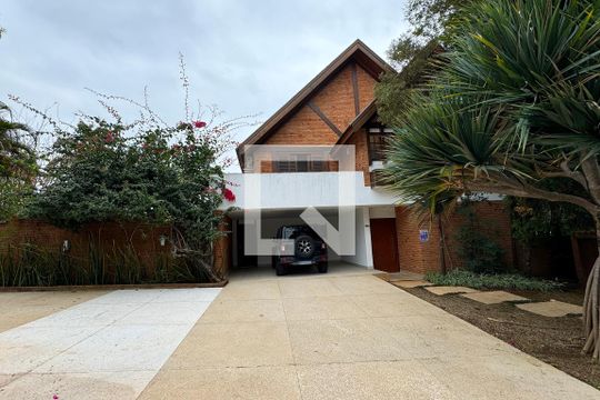 Fachada de casa de condomínio para alugar com 4 quartos, 450m² em Alphaville, Santana de Parnaíba