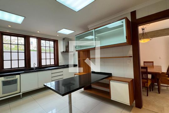 Cozinha de casa de condomínio para alugar com 4 quartos, 450m² em Alphaville, Santana de Parnaíba