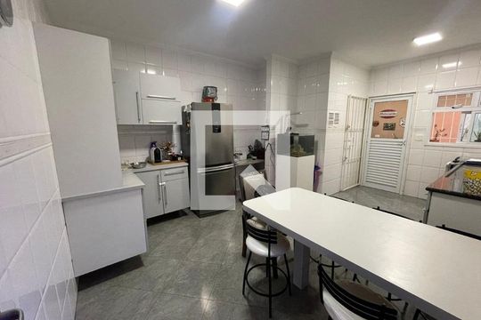 Foto 07 de casa para alugar com 3 quartos, 132m² em Vila Bertioga, São Paulo