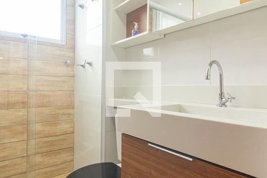 Banheiro de apartamento para alugar com 2 quartos, 43m² em Campo Grande, Rio de Janeiro