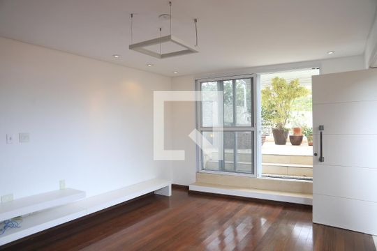 Casa à venda com 3 quartos, 189m² em Mirandópolis, São Paulo