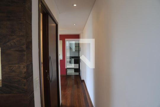 Corredor de casa à venda com 3 quartos, 189m² em Mirandópolis, São Paulo