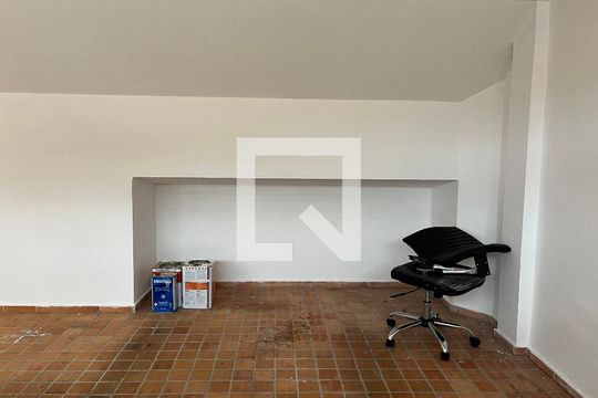 Garagem de casa à venda com 3 quartos, 189m² em Mirandópolis, São Paulo
