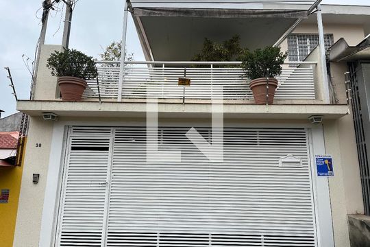 Fachada de casa à venda com 3 quartos, 189m² em Mirandópolis, São Paulo