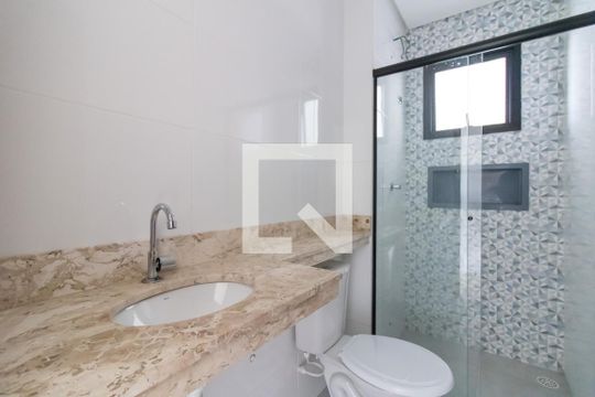 Banheiro de apartamento à venda com 2 quartos, 52m² em Vila Constança, São Paulo