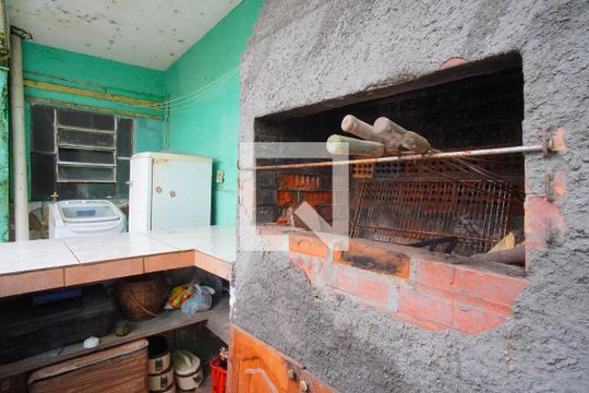 Quintal - Churrasqueira de casa para alugar com 5 quartos, 267m² em Jardim Sabará, Porto Alegre