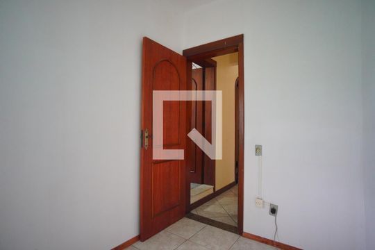 Escritório de casa para alugar com 5 quartos, 267m² em Jardim Sabará, Porto Alegre