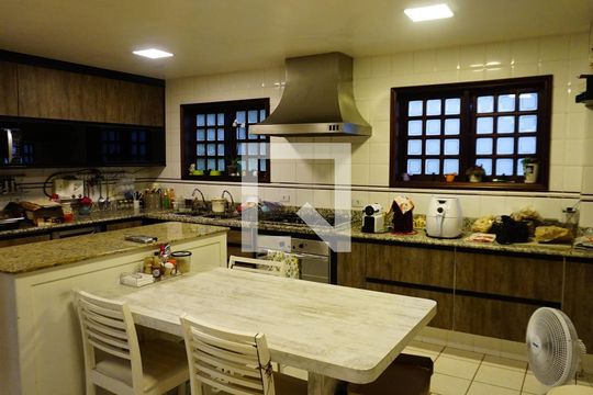 Cozinha de casa de condomínio à venda com 4 quartos, 460m² em Anil, Rio de Janeiro