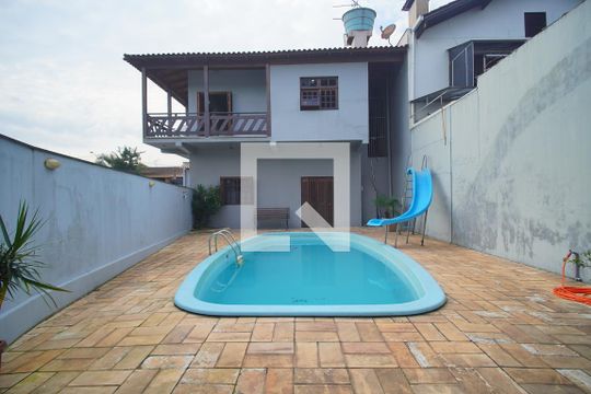 Quintal de casa à venda com 3 quartos, 630m² em Canudos, Novo Hamburgo