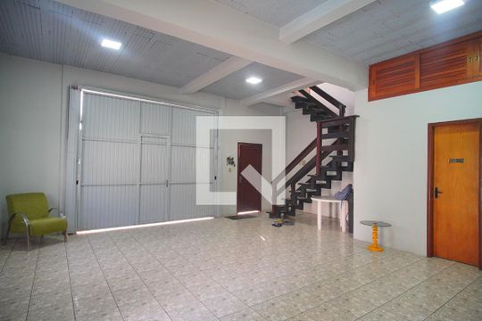 Garagem de casa à venda com 3 quartos, 630m² em Canudos, Novo Hamburgo