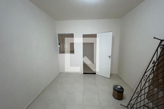 Quarto 3 de casa para alugar com 3 quartos, 100m² em Marechal Hermes, Rio de Janeiro