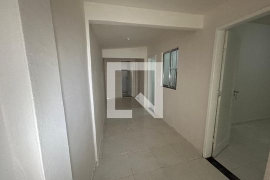Sala de casa para alugar com 3 quartos, 100m² em Marechal Hermes, Rio de Janeiro