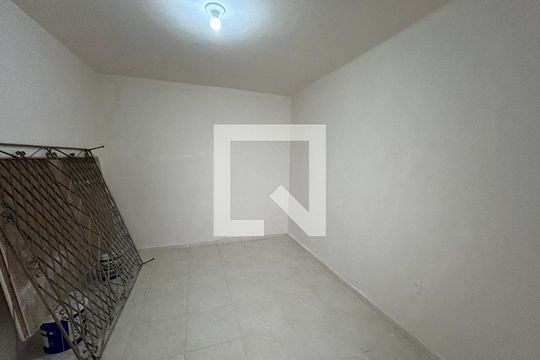 Quarto 3 de casa para alugar com 3 quartos, 100m² em Marechal Hermes, Rio de Janeiro