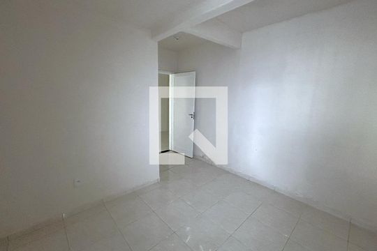 Quarto 1 de casa para alugar com 3 quartos, 100m² em Marechal Hermes, Rio de Janeiro