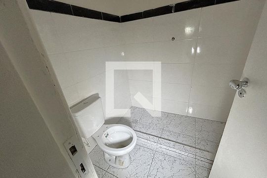Banheiro de casa para alugar com 3 quartos, 100m² em Marechal Hermes, Rio de Janeiro