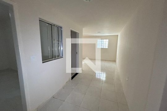 Sala de casa para alugar com 3 quartos, 100m² em Marechal Hermes, Rio de Janeiro
