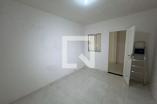 Quarto 2 de casa para alugar com 3 quartos, 100m² em Marechal Hermes, Rio de Janeiro