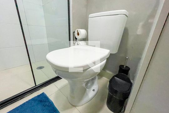 Banheiro de kitnet/studio à venda com 1 quarto, 24m² em Pinheiros, São Paulo