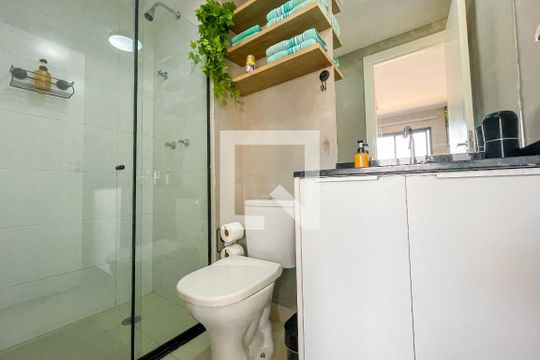 Banheiro de kitnet/studio à venda com 1 quarto, 24m² em Pinheiros, São Paulo