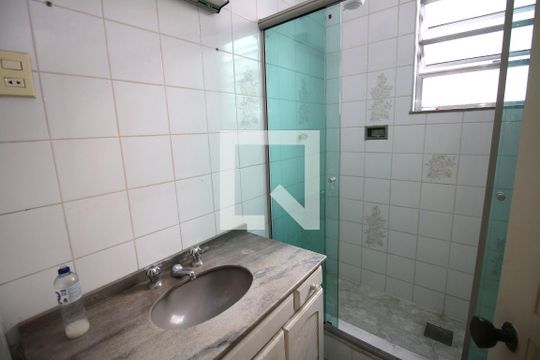 Banheiro de apartamento à venda com 2 quartos, 47m² em Bonsucesso, Rio de Janeiro