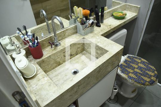 Banheiro de apartamento para alugar com 2 quartos, 61m² em Bairro Nakamura Park, Cotia