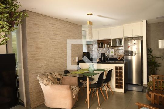 Sala de apartamento para alugar com 2 quartos, 61m² em Bairro Nakamura Park, Cotia