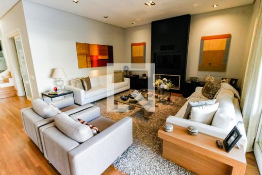 Casa para alugar com 3 quartos, 656m² em Vila Tramontano, São Paulo