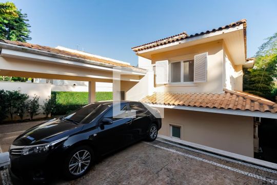 Fachada casa de casa para alugar com 3 quartos, 656m² em Vila Tramontano, São Paulo