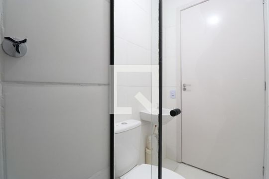 Banheiro de apartamento à venda com 2 quartos, 43m² em Barra Funda, São Paulo