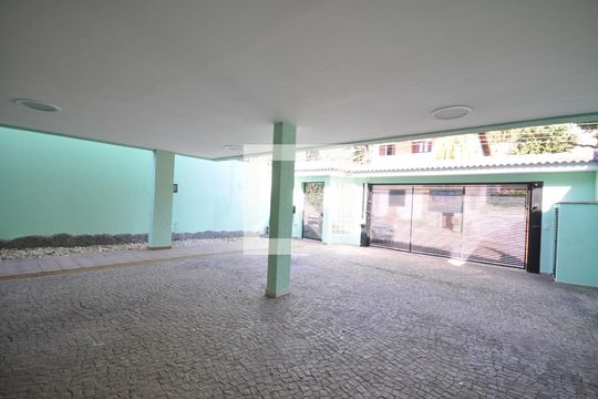 Garagem de casa para alugar com 4 quartos, 600m² em Horto Florestal, São Paulo