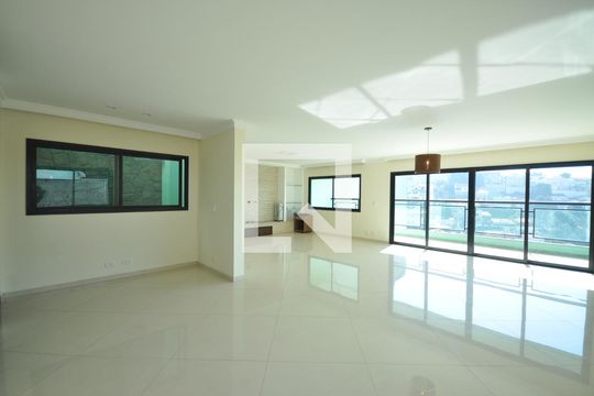Casa para alugar com 4 quartos, 600m² em Horto Florestal, São Paulo