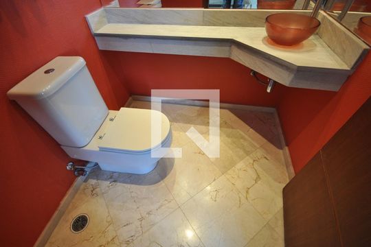 Lavabo de casa para alugar com 4 quartos, 600m² em Horto Florestal, São Paulo