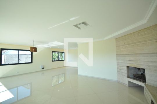 Sala de casa para alugar com 4 quartos, 600m² em Horto Florestal, São Paulo