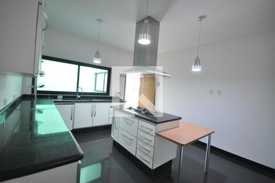 Cozinha de casa para alugar com 4 quartos, 600m² em Horto Florestal, São Paulo