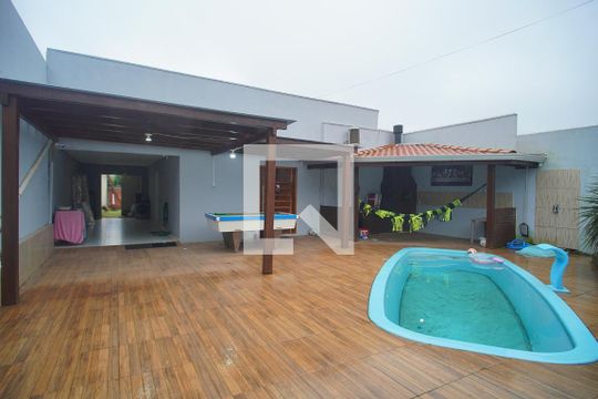 Fachada de casa à venda com 2 quartos, 220m² em Roselândia, Novo Hamburgo