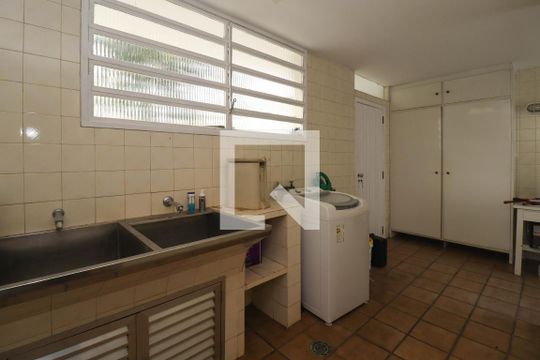 Área de Serviço de casa para alugar com 6 quartos, 355m² em Pinheiros, São Paulo