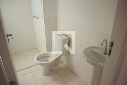 Banheiro de apartamento à venda com 2 quartos, 48m² em Jk, Contagem