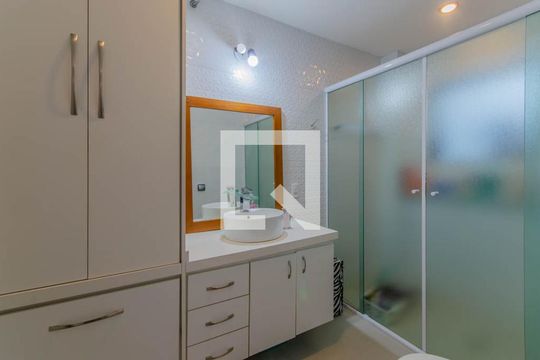 Banheiro 1 de apartamento à venda com 2 quartos, 160m² em Cambuci, São Paulo