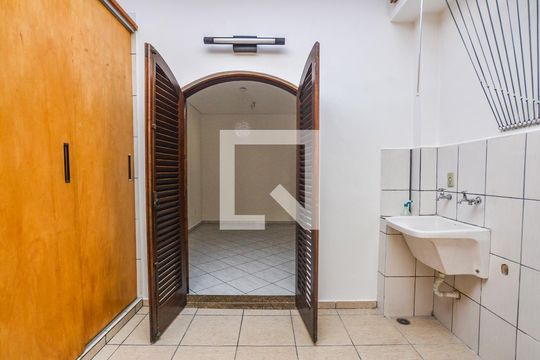 Área de Serviço de casa à venda com 3 quartos, 220m² em Vila Floresta, Santo André